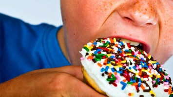 Как отучить ребенка от вредных сладостей без слез