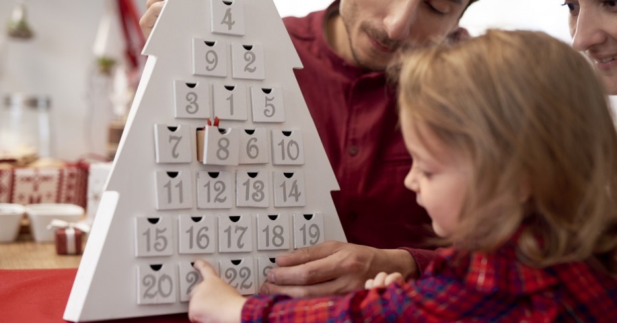 Адвент-календарь своими руками: как приготовить подарки для детей