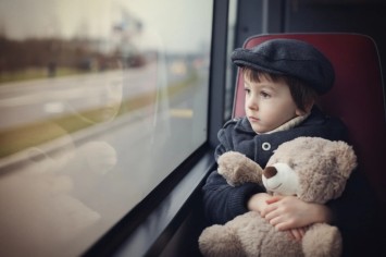 Як підготуватися до поїздки автобусом за кордон з дитиною