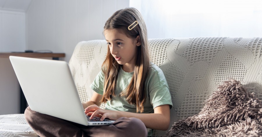 Ребенка травят в сети: что делать родителям