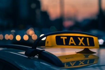 Работа в такси Каменское для водителя со своим авто – как это выглядит в реальной неделе