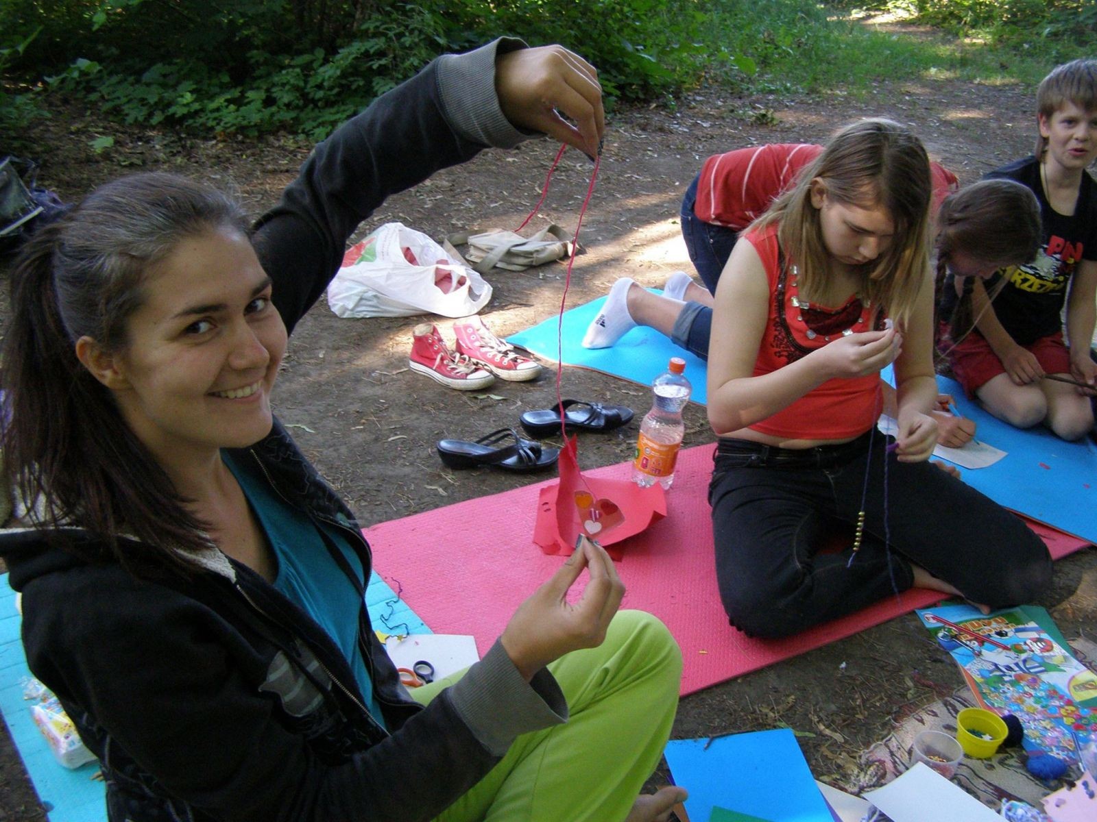 Дети в палаточном лагере