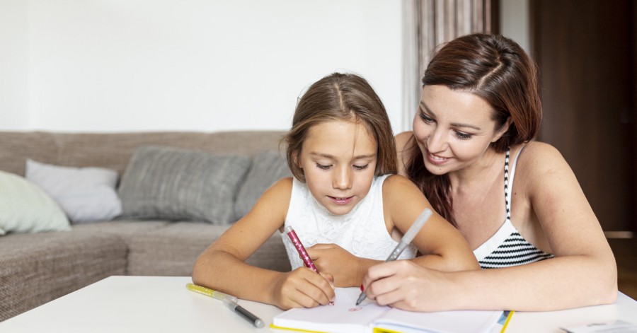 Учить‌ ‌или‌ ‌не‌ ‌учить:‌ ‌нужно‌ ‌ли‌ ‌помогать‌ ‌школьникам ‌делать‌ ‌домашнее‌ ‌задание‌ ‌