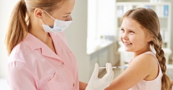 Обязанность родителей или угроза жизни ребенка: все, что нужно знать о прививках