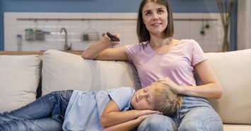 Когда мама устала: топ-10 аудиосказок для детей на ночь