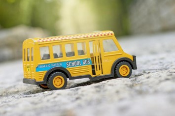 Игрушечный автобус: полезная игрушка или очередной хлам?