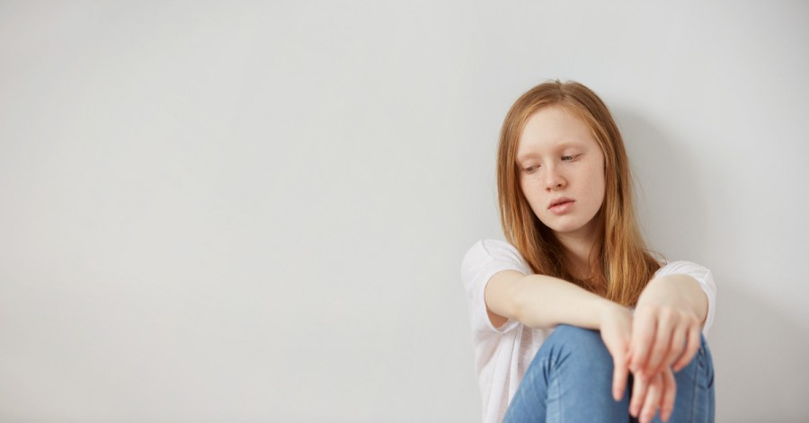 Почему подростки склонны к саморазрушению и как родители могут помочь ребенку?