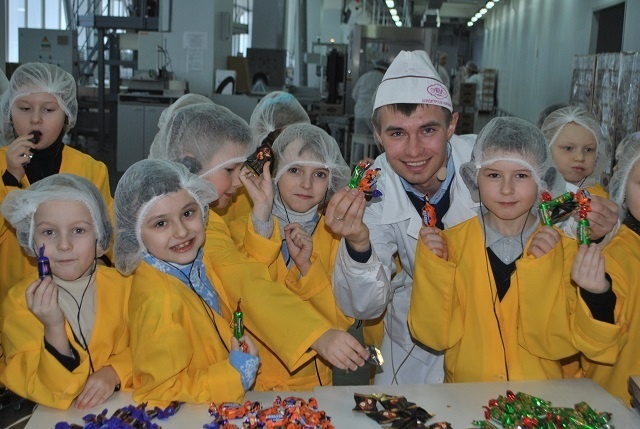 "Дети в городе" в гостях у шоколадной фабрики АВК