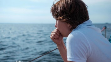 Морская болезнь: почему возникает и как устранить неприятные симптомы