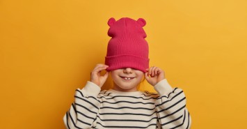 Какую шапку выбрать ребенку весной: на что обратить внимание
