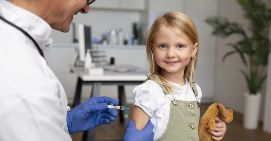 Самые распространенные мифы о вакцинации: где правда, а где вымысел