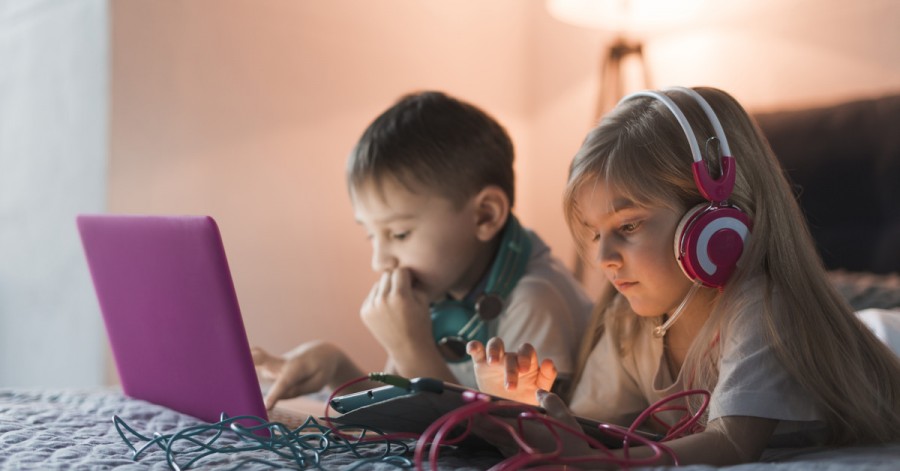 Почему современным детям скучно, и как вернуть им детство без смартфонов
