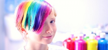 Всі кольори веселки: чи варто дозволяти дітям фарбувати волосся в яскраві кольори