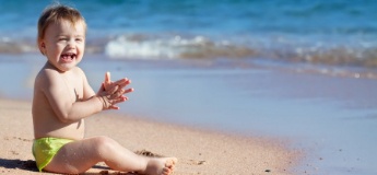 Правила поведінки на сонці: як захистити дітей від теплового удару, опіків і перегріву