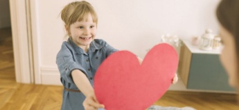 Святкуємо День святого Валентина з дітьми: подарунки, прикраси та смачні рецепти