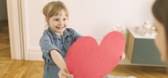 Святкуємо День святого Валентина з дітьми: подарунки, прикраси та смачні рецепти